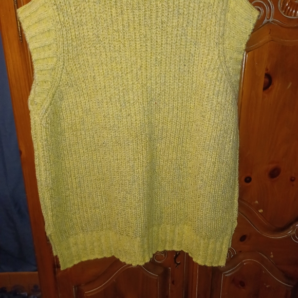 Plus size a.n.a sleeveless sweater pull over vest. Womens 1X. - Picture 6 of 6